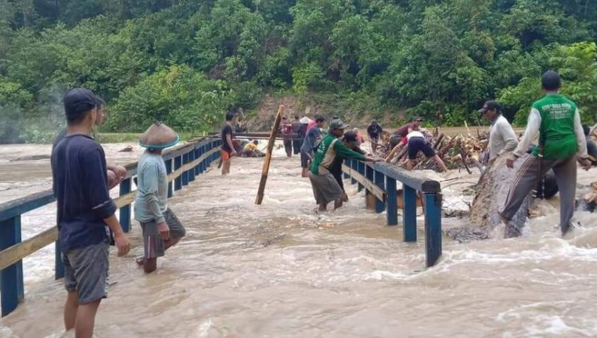 ﻿Banjir di Kolaka Timur Rendam Puluhan Rumah Warga