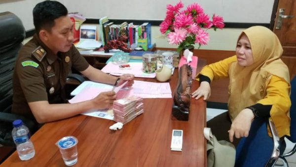 ﻿Kejari Konsel Terima Pengembalian Denda Terpidana Kasus Land Clearing Padang Pengembalaan Ternak