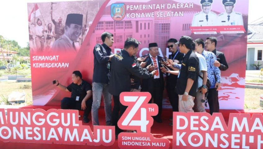 ﻿Rayakan HUT RI, Foto Door Stop Humas Pers Konsel Juara Satu