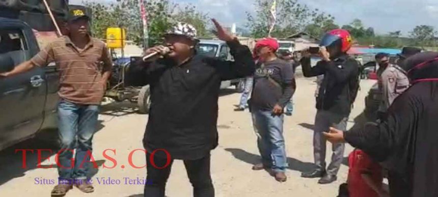 Puluhan Warga Ladongi Berunjuk Rasa Tuntut Ganti Rugi Lahan