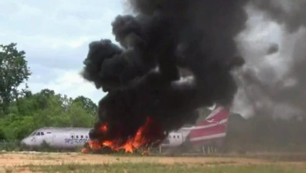 Pesawat Tergelincir dan Terbakar, Satu Orang Meninggal