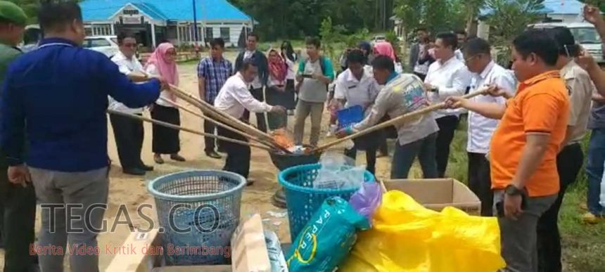 Kabupaten Kolaka dan Kolaka Timur Musnahkan KTP-el