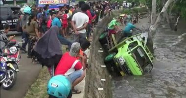 Mobil Truk ini Terjung ke Laut, Ini Penyebabnya