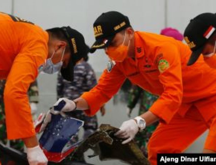 Jokowi Perintahkan KNKT Selidiki Kecelakaan Pesawat Sriwijaya Air SJY182