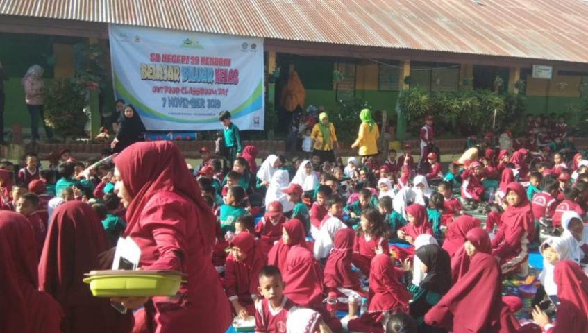 Stop Gedget 3 Jam, SDN 39 Kendari Gelar Belajar di Luar Kelas