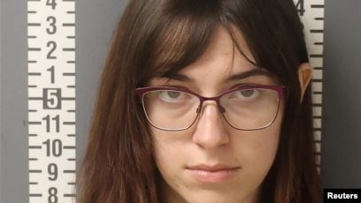 Riley June Williams (22 tahun), perempuan Pennsylvania yang didakwa mencuri laptop dari kantor Ketua DPR AS Nancy Pelosi.