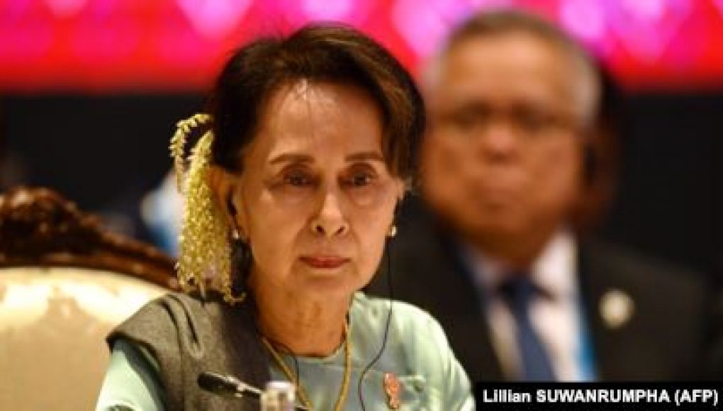 Aung San Suu Kyi menghadiri KTT ASEAN-Jepang ke-22 di Bangkok, di sela-sela KTT Asosiasi Bangsa-Bangsa Asia Tenggara (ASEAN) ke-35, November 2019. (Foto: AFP/Lillian Suwanrumpha)
