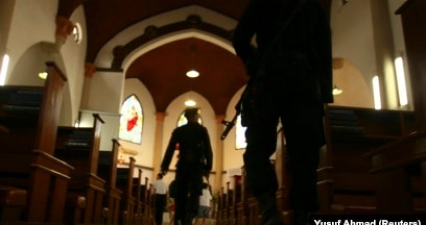 Ledakan yang Diduga Bom Guncang Gereja di Makassar