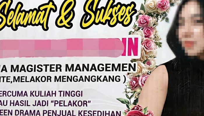 Heboh, Karangan Bunga Bernada Sindiran ‘Hiasi’ Wisuda Kampus di Kendari