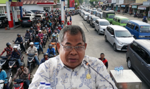 Antrean BBM Panjang di SPBU Kendari, DPRD Sultra Duga Sistem Barcode Curang