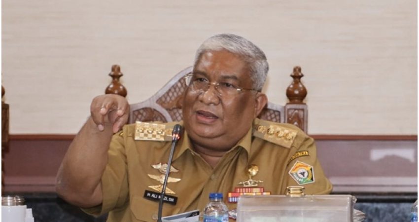 (Gubernur Sultra, H. Ali Mazi, SH, membuka dan memberi sambutan pada kegiatan ini)