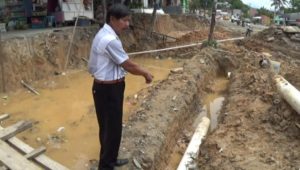 Pipa PDAM Kolaka Rusak Akibat Pelebaran Jalan FOTO : LAN
