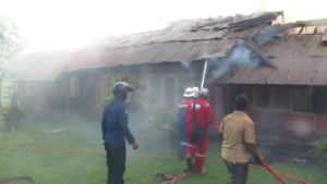 Korban terpaksa mengungsi ke rumah kerabatnya karena tak memiliki lagi tempat tinggal FOTO : MUL