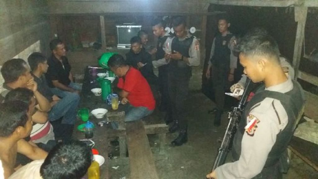 Polisi Singkil Amankan Penenggak Tuak