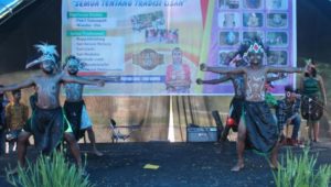 Jurusan Tradisi Lisan FIB UHO Pamerkan Drama dan Tarian