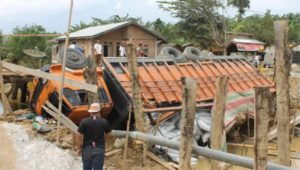 Jembatan Darurat Roboh, setelah dilintasi Truk Pengakut Pupuk