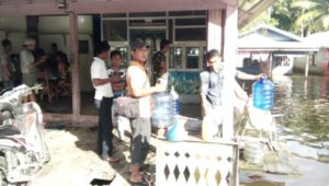 Sepekan Banjir Aceh Singkil, Air Bersih Langka dan BBM Mahal