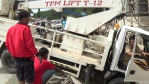 Mobil Crene Distamben Kolaka&nbsp; Terjun Bebas Masuk Parit