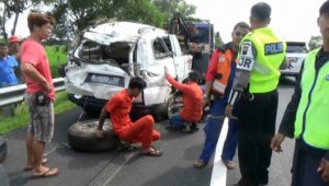 Pajero Terbakar di Tol Pejagan Brebes 1 Tewas 6 Luka