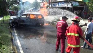 Parkir dipinggir Jalan, Mobil Bermuatan BBM Terbakar