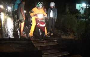 Jembatan Antar Kabupaten Putus Dihantam Banjir