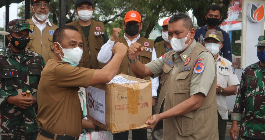 BPBD Sultra Beri Hand Sanitizer dan Ribuan Masker ke Pemda Muna
