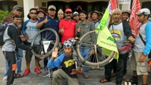 10 Hari Panggul Sepeda Onthel Dari Mojokerto ke Surakarta