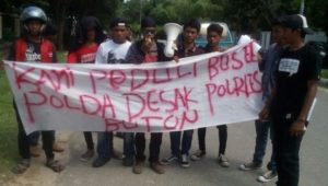 KPU Busel di demo Di Polda dan KPU Sultra