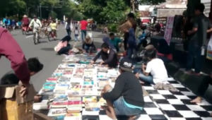 Ada Perpustakaan Jalanan di Car Free Day Solo