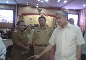 Nur Alam Evaluasi Kinerja Stafnya