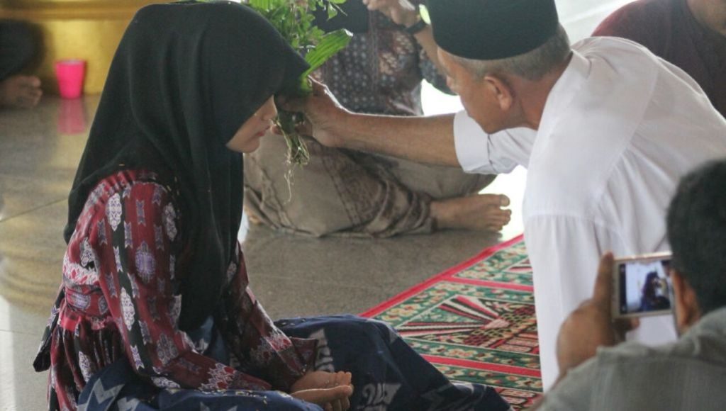 Cewek Ini Masuk Islam