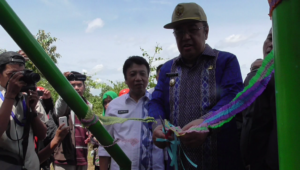 Walikota Kendari Resmikan Wisata Flaying Fox di TPA