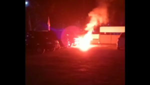 Akibat Kembang Api Satu Mobil Nyaris Terbakar