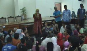 Hilangkan Trauma Banjir Bupati Brebes Hibur Anak-Anak