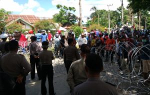 Demo Pleno KPU Kota kendari Berakhir Ricuh