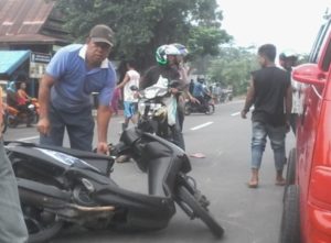 Gadis Belia Tabrak &nbsp;Seorang Nenek Dengan Motor