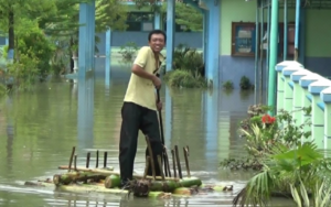 Banjir Di Brebes Belum Surut, Sekolah Diliburkan