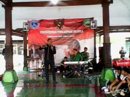 Ketua Kopra Solo Raya Aabdul Jabar saat memberikan pengarahan terhadapa anggotanya saat memperingati hari jadi Komunitas Perantau Blora. FOTO : AGUNG NUGROHO