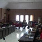 Warga desa Towua Kecamatan Wundulako saat menyampaikan aspirasinya di DPRD Kolaka. FOTO : LAN