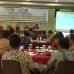 FGD pertemuan nasional pengembangan kerjasama ekonomi dan konservasi laut pesisir kawasan teluk Bone di salah satu Hotel di Kolaka. FOTO : LAN