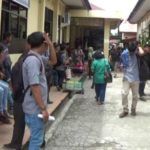 pencari Kerja saat menyambangi mapolres kolaka untuk mendapatkan SKCK. FOTO : LAN