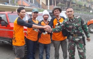 Komunitas Klub 4x4 Adventure sebelum melaksanakan touring pembersihan dan penanaman pohoin di lokasi wisata Probolinggo- FOTO : ASL