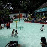 Warga Boyolali memadati permandian Umul Tematen di hari Libur Hari raya Nyepi. FOTO : BISMA