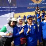 Bupati Koltim, Tony Herbiansyah kedua (Kanan)