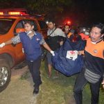BPBD dan Tim SAR jepara mengevakuasi jenazah yang ditemukan di sungai Jepara. FOTO : DSW