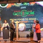 Menteri Pariwisata, Arief Yahya memukul gong pertanda dimulainya dialog Gastronomi Nasional yang kedua serta promosi kuliner Wakatobi. FOTO : IRFAN MUALIM