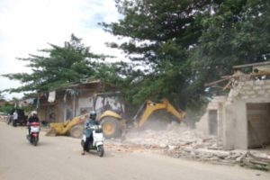 Buldoser Ratakan Seluruh Kios di Pasar Panjang