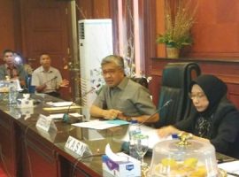 Gubernur Sultra Dr. H Nur Alam SE, M.Si prihatian terkait banyaknya mutasi dan non job yang dilakukan oleh pemerintah kabupaten dan Kota. FOTO : FT