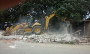 Bongkar Paksa Lapak, Satpol PP Turunkan Satu Unit Ecsavator