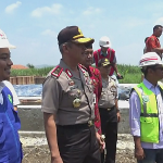 Kepala Kepolisian Daerah (Kapolda) Jawa Tengah, Irjen Pol Condro Kirono meninjau jalan jalur tengah Jawa Tengah atau jalur Tegal dan Purwokerto. FOTO : NURAKHMAWATI